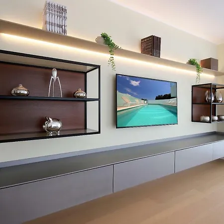 New With Swimming Pool Near The Apartament