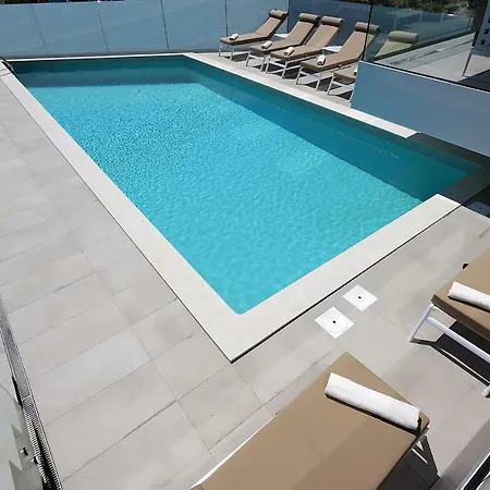 Apartament New With Swimming Pool Near The