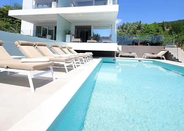 New With Swimming Pool Near The Apartment