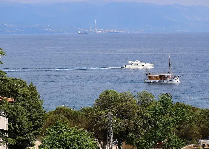 New With Swimming Pool Near The Apartman Ičići