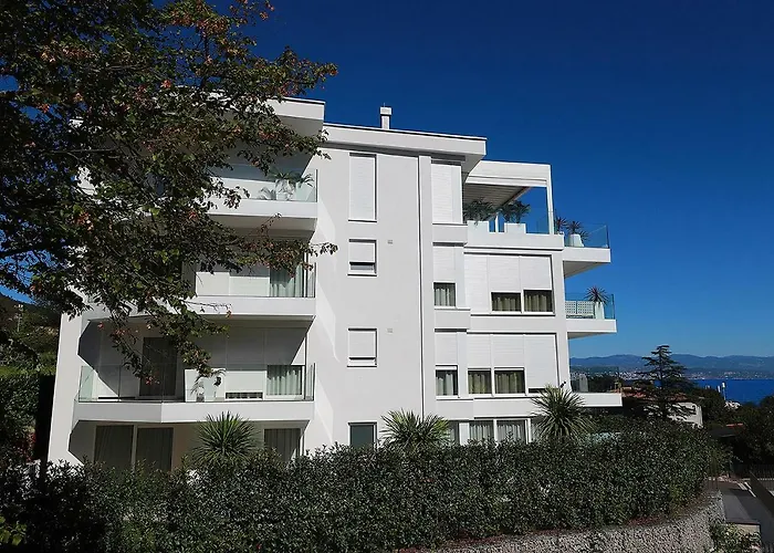 New With Swimming Pool Near The Apartman