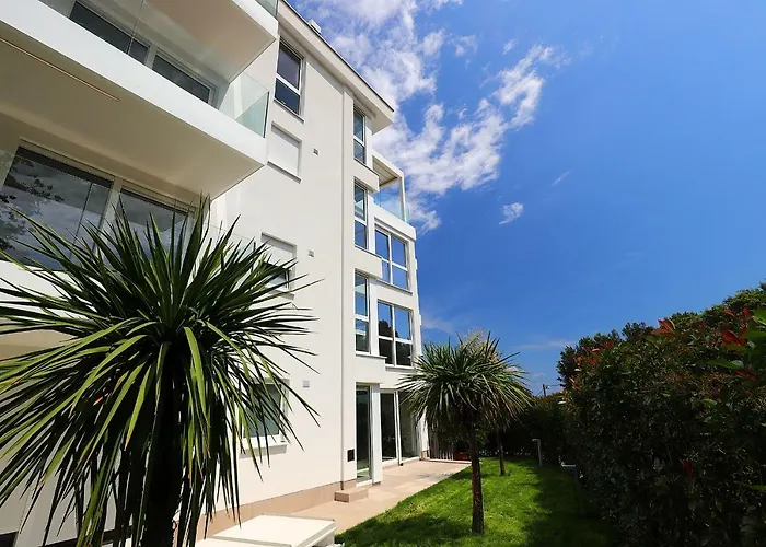 Apartman New With Swimming Pool Near The Ičići