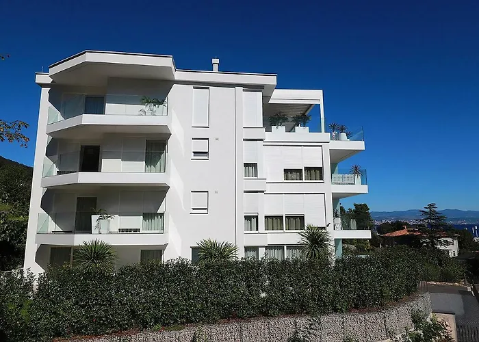 New With Swimming Pool Near The Apartman Ičići
