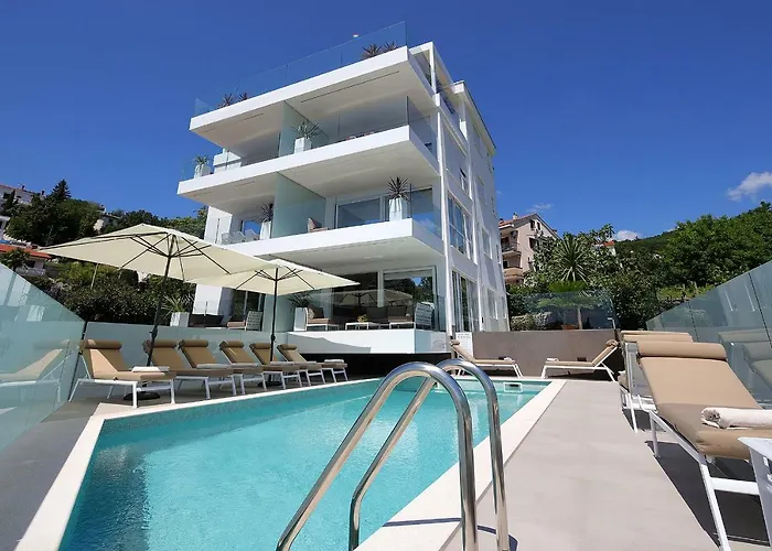 New With Swimming Pool Near The Apartman