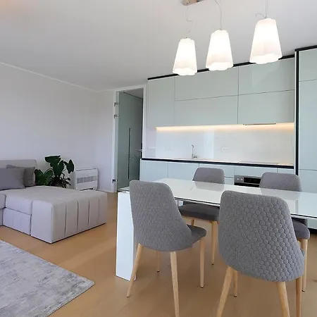 New With Swimming Pool Near The Apartman *