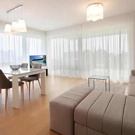 Apartman New With Swimming Pool Near The *