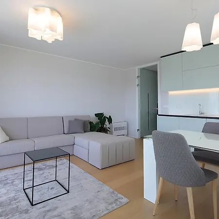 Apartman New With Swimming Pool Near The