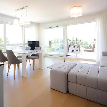 New With Swimming Pool Near The Apartman *