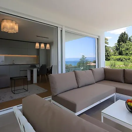 Apartman New With Swimming Pool Near The