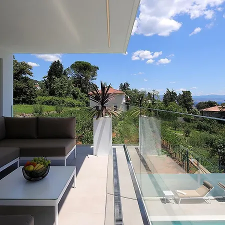 Apartman New With Swimming Pool Near The Ičići