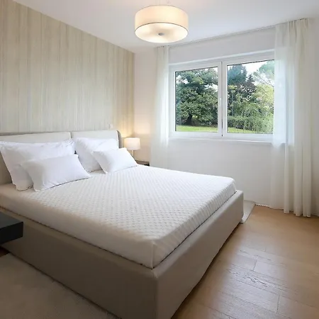 Apartman New With Swimming Pool Near The