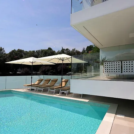 Apartman New With Swimming Pool Near The *