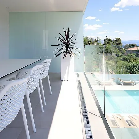 New With Swimming Pool Near The 公寓 Ičići