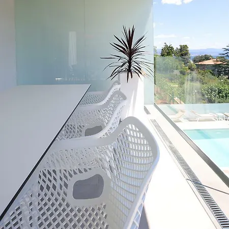 Apartmán New With Swimming Pool Near The