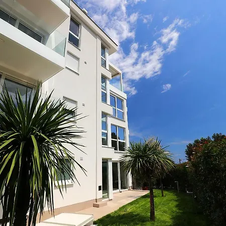 Appartement New With Swimming Pool Near The Ičići