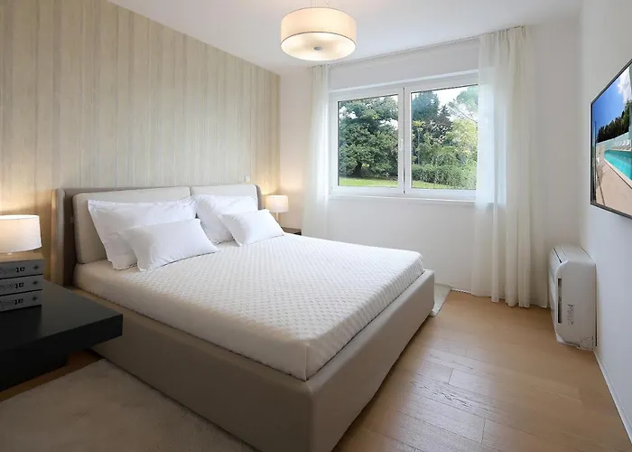 Appartamento New With Swimming Pool Near The