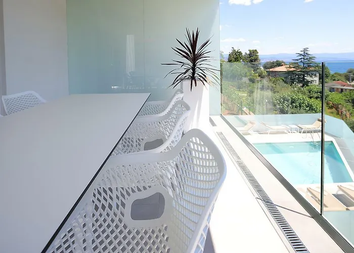 Appartamento New With Swimming Pool Near The